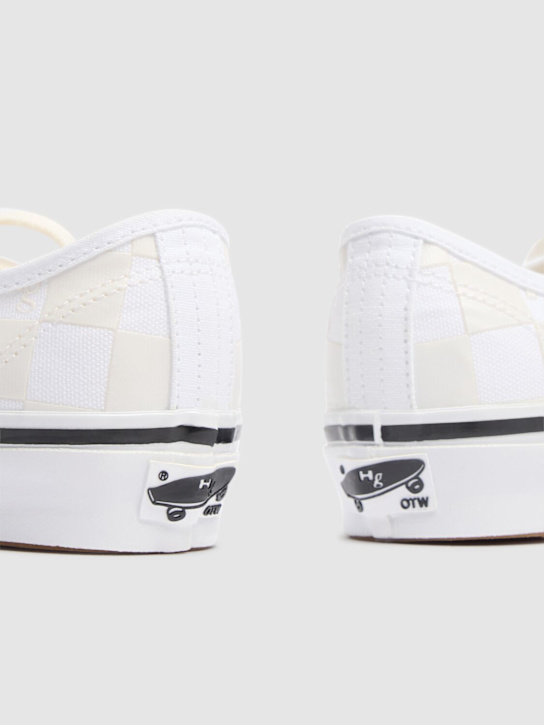Vans: Homme Girls Authentic 44 sneakers - Classic White - women_4 | Luisa Via Roma