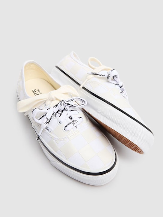Vans: Homme Girls Authentic 44 sneakers - Classic White - women_3 | Luisa Via Roma