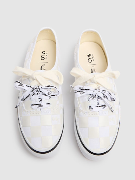 Vans: Homme Girls Authentic 44 sneakers - Classic White - women_2 | Luisa Via Roma