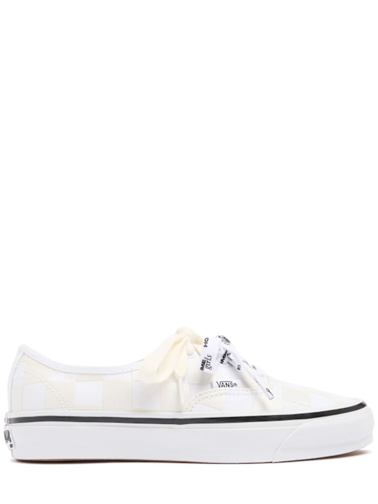 Vans: Homme Girls Authentic 44 sneakers - Classic White - women_0 | Luisa Via Roma