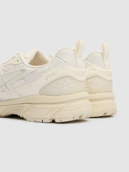 Asics: Gel Nunobiki Sneakers - Cream/Silver - men_3 | Luisa Via Roma