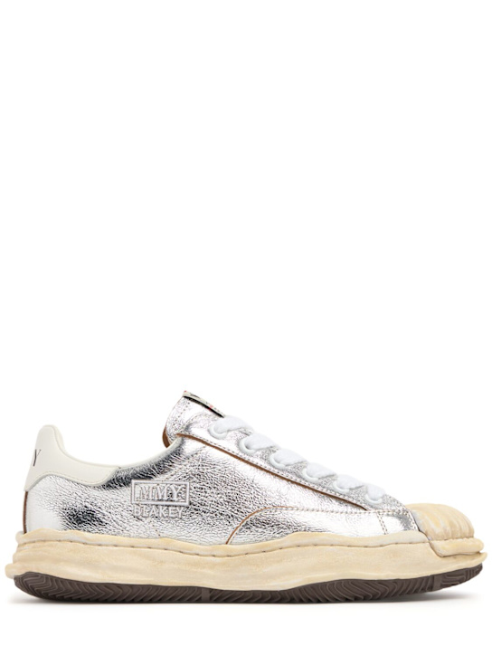 Mihara Yasuhiro: Sneakers basses en cuir craquelé Blakey - Argent - men_0 | Luisa Via Roma