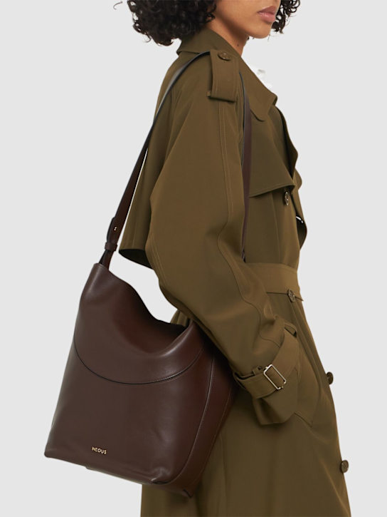 Neous: Medium Pavo leather tote bag - Dark Chocolate - women_2 | Luisa Via Roma