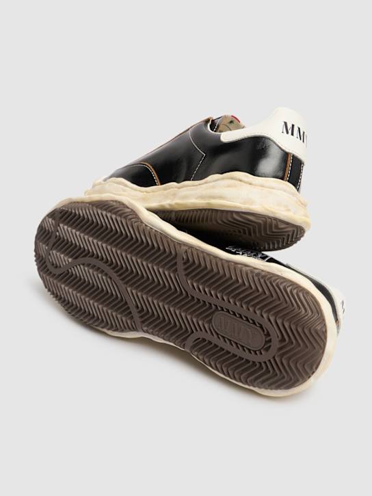 Mihara Yasuhiro: Blakey wrinkled leather low top sneakers - Black - men_4 | Luisa Via Roma