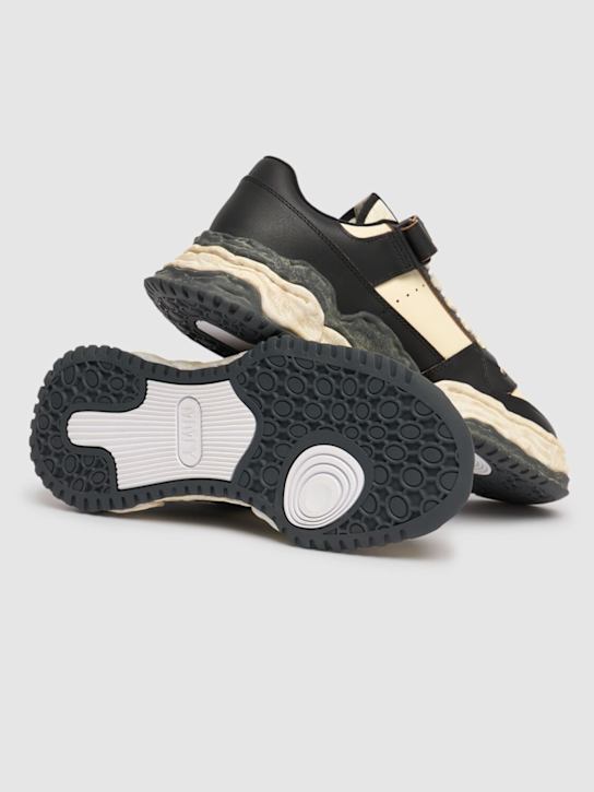 Mihara Yasuhiro: KEITH leather vintage low sneakers - Black - men_4 | Luisa Via Roma