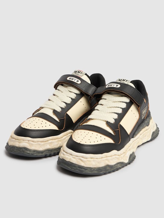 Mihara Yasuhiro: KEITH leather vintage low sneakers - Black - men_2 | Luisa Via Roma