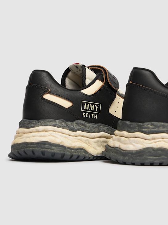 Mihara Yasuhiro: KEITH leather vintage low sneakers - Black - men_3 | Luisa Via Roma