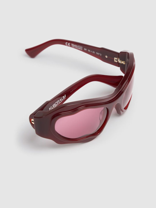 Kuboraum Berlin: E22 cat eye acetate sunglasses - Bordeaux/Pink - women_1 | Luisa Via Roma
