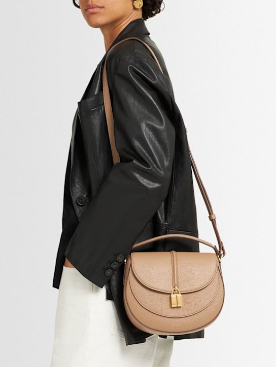 DeMellier: The Siena grain leather saddle bag - women_1 | Luisa Via Roma