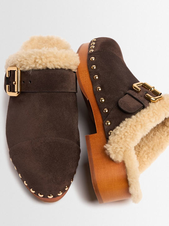 Chloé: 50mm Jeannette suede & fur clogs - Burnt Wood - women_1 | Luisa Via Roma
