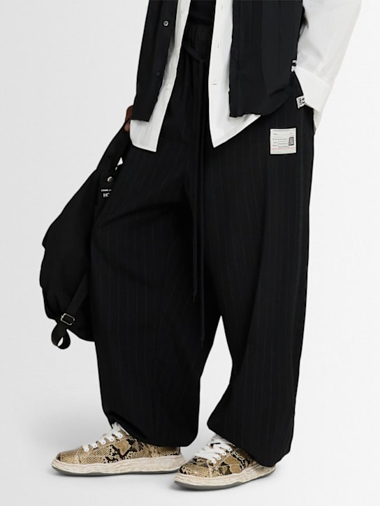 Mihara Yasuhiro: CHARLES python print low sneakers - Natural - men_1 | Luisa Via Roma