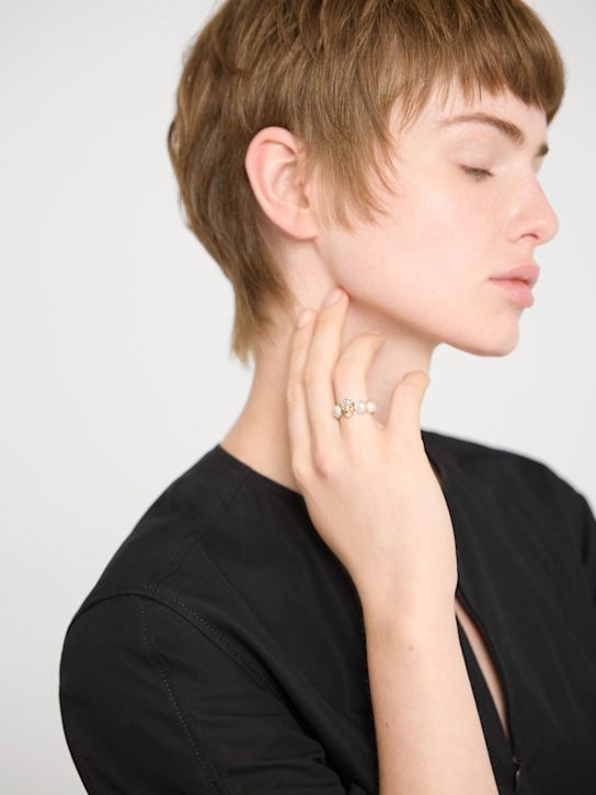 McQueen: Skull & pearl brass ring - White/Gold - women_1 | Luisa Via Roma