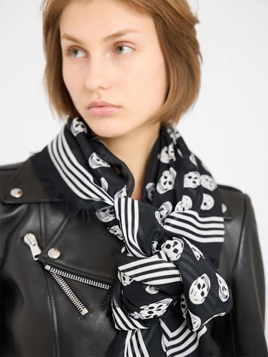 McQueen: Skull printed cotton scarf - women_1 | Luisa Via Roma