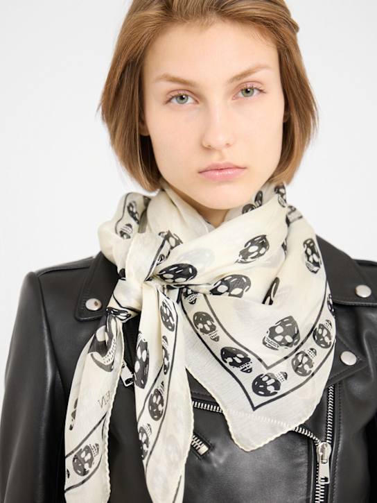 McQueen: Skull printed silk scarf - women_1 | Luisa Via Roma
