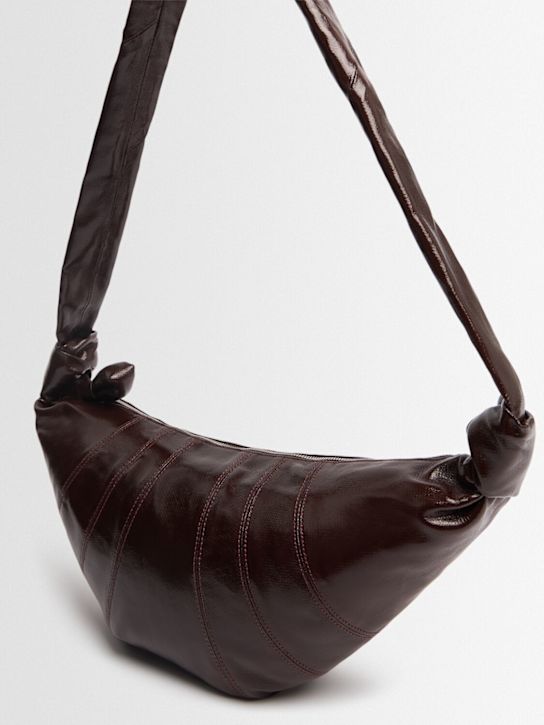 Lemaire: Croissant中号涂层棉质斜挎包 - 巧克力色 - women_1 | Luisa Via Roma