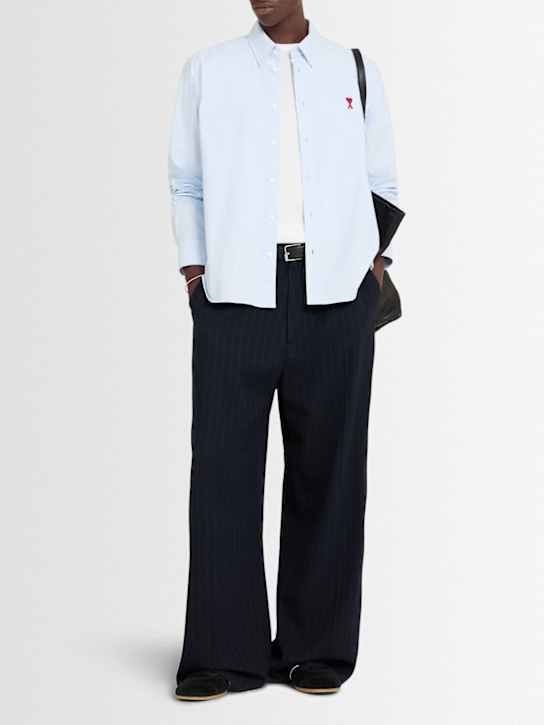 AMI Paris: Hemd aus Oxford-Baumwolle mit Logo - Himmelblau - men_1 | Luisa Via Roma
