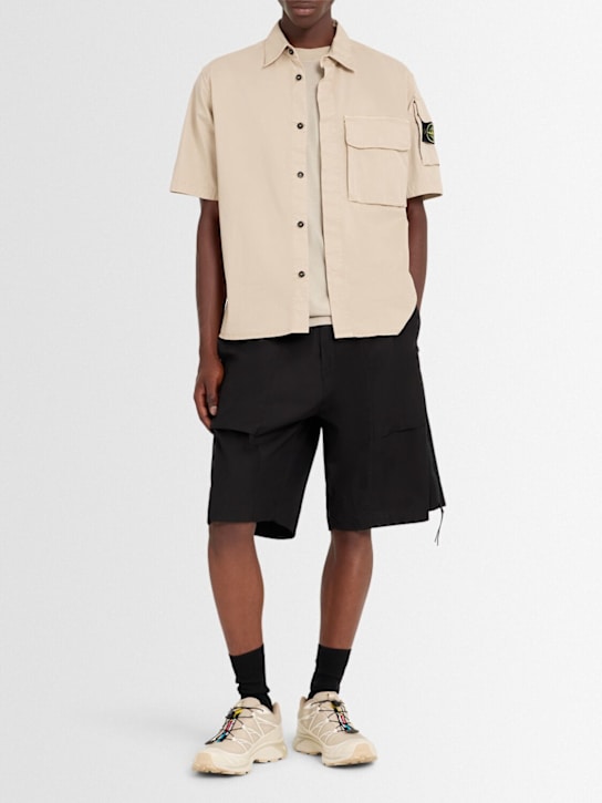 Stone Island: 弹力棉质斜纹衬衫 - 沙漠色 - men_1 | Luisa Via Roma