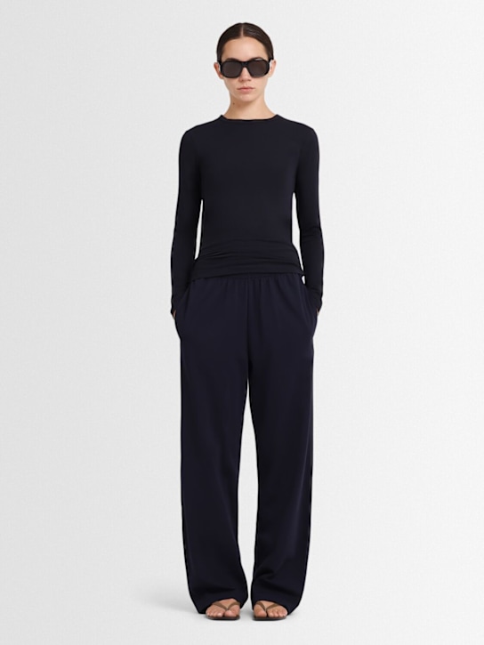 Annagreta: Sofia スリムロングスリーブストレッチTシャツ - ブルー - women_1 | Luisa Via Roma