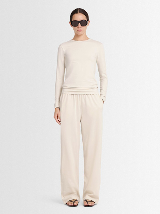 Annagreta: Sofia スリムロングスリーブストレッチTシャツ - ベージュ - women_1 | Luisa Via Roma