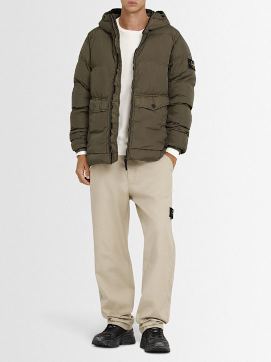 Stone Island: Kurze Daunenjacke aus Nylon - Militärgrün - men_1 | Luisa Via Roma
