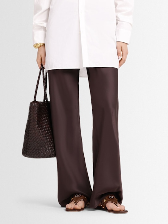 Valentino Garavani: スエードトングサンダル 10mm - ダークブラウン - women_1 | Luisa Via Roma