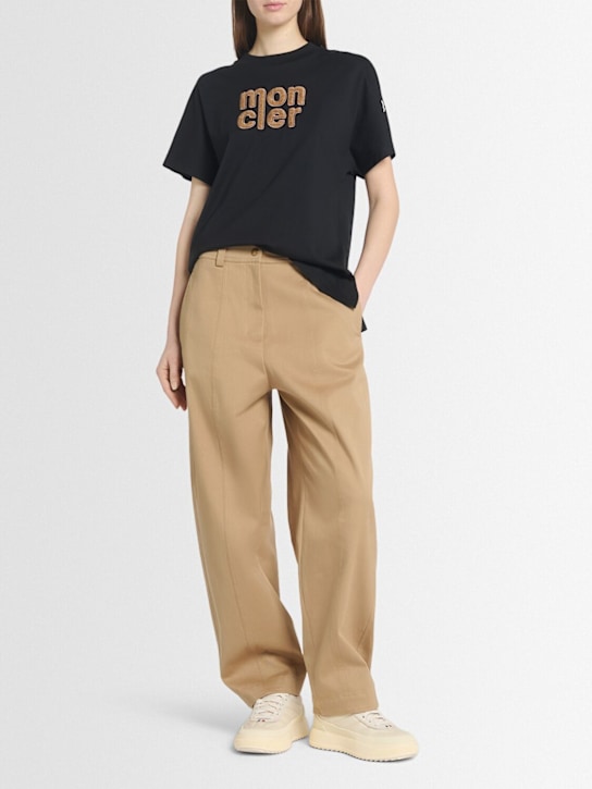 Moncler: Teddy logo cotton t-shirt - Black - women_1 | Luisa Via Roma