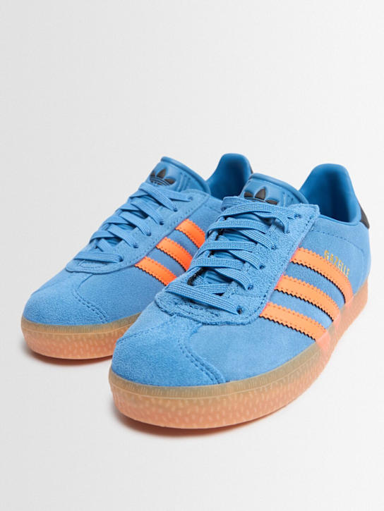 adidas Originals: Sneakers Gazelle con cordones - Azul/Naranja - kids-boys_1 | Luisa Via Roma