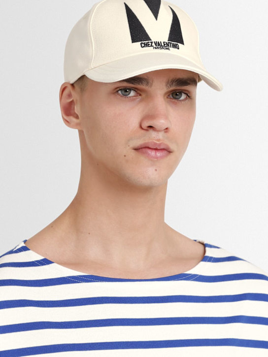 Valentino Garavani: Baseballkappe mit Logo - Ivory/Schwarz - men_1 | Luisa Via Roma
