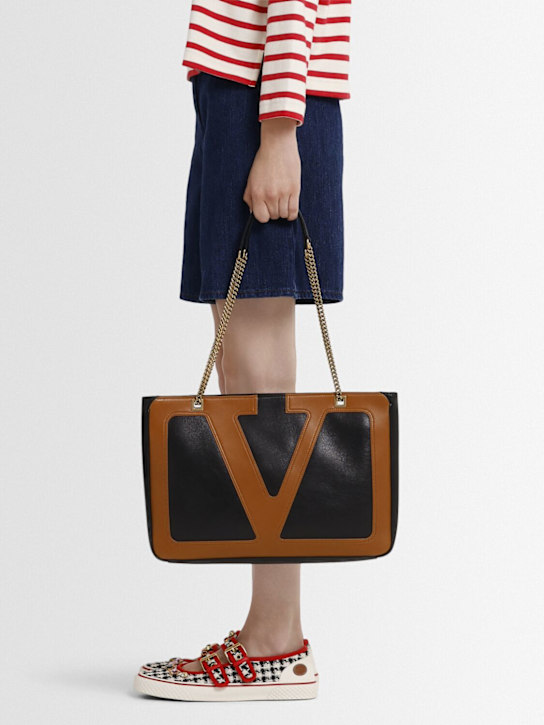 Valentino Garavani: Medium Viva Superstar レザートートバッグ - Nero/Spice - women_1 | Luisa Via Roma