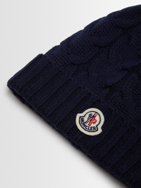 Moncler: Virgin wool beanie - ミッドナイトブルー - kids-boys_1 | Luisa Via Roma