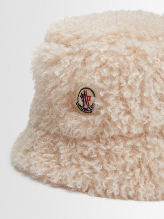 Moncler: Tech teddy bucket hat - ライトベージュ - women_1 | Luisa Via Roma