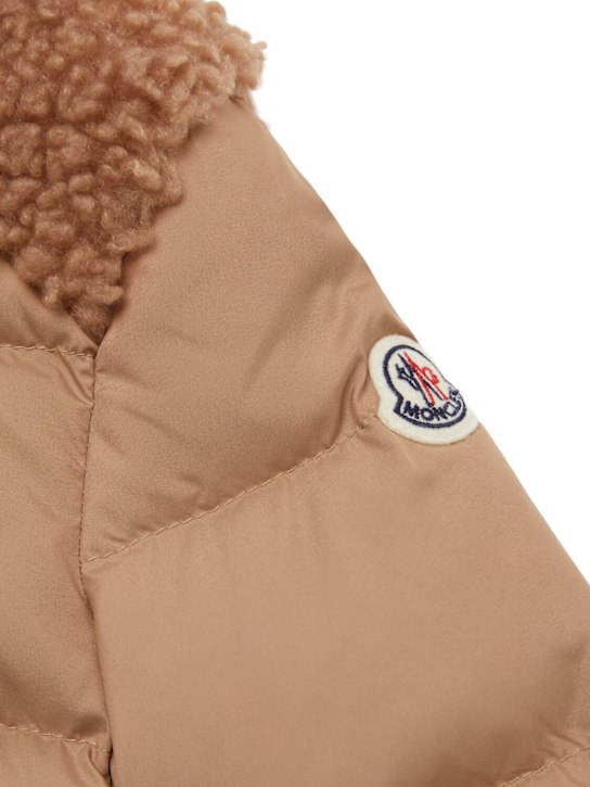 Moncler: Vard tech teddy trimmed down jacket - キャメルベージュ - kids-girls_1 | Luisa Via Roma