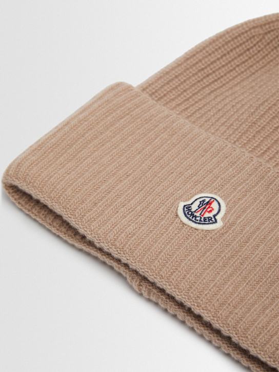 Moncler: Logo wool beanie - women_1 | Luisa Via Roma