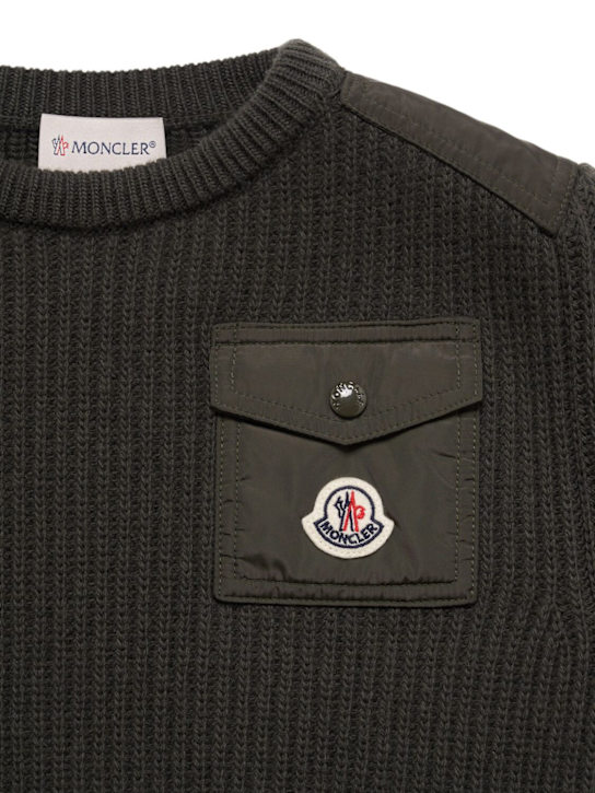 Moncler: Virgin wool sweater w/ pocket - ダークグリーン - kids-boys_1 | Luisa Via Roma