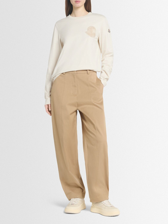 Moncler: 毛绒logo长袖T恤 - 白色 - women_1 | Luisa Via Roma