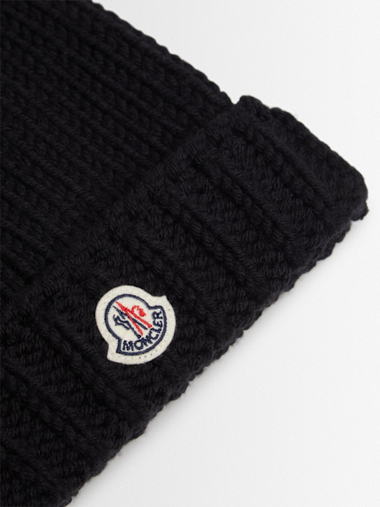 Moncler: Logo virgin wool beanie - Nero - kids-girls_1 | Luisa Via Roma