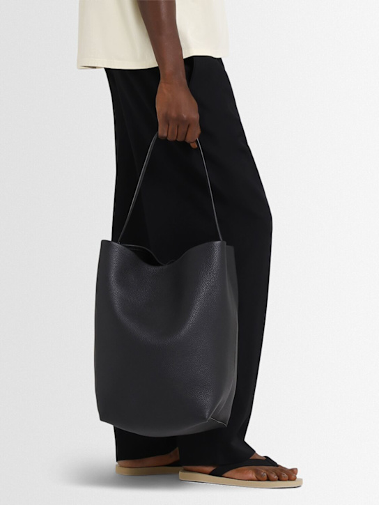 The Row: Large n/s park tote - Black - men_1 | Luisa Via Roma