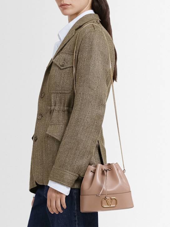 Valentino Garavani: VLogo Signature レザーバケットバッグ - women_1 | Luisa Via Roma