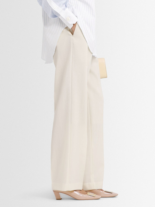 Roger Vivier: 45mm Belle Vivier patent leather pumps - Nude - women_1 | Luisa Via Roma