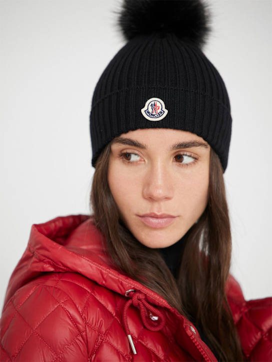 Moncler: Cappello beanie in lana vergine / pompom - Nero - kids-girls_1 | Luisa Via Roma