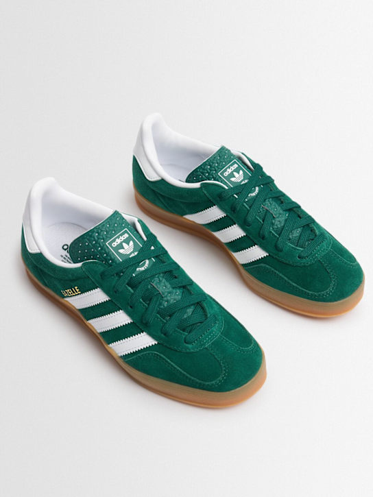 adidas Originals: Gazelle lace-up sneakers - グリーン/ホワイト - kids-boys_1 | Luisa Via Roma