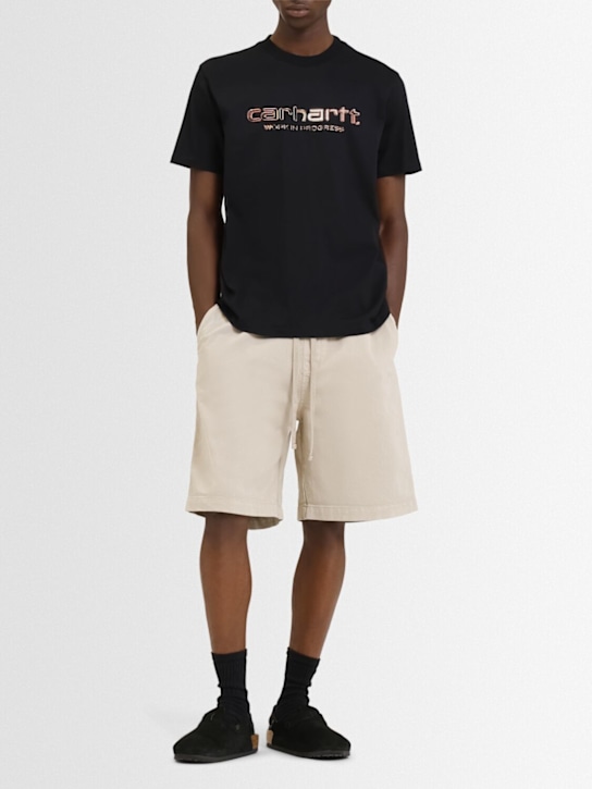 Carhartt WIP: T-Shirt „Solar Chrome Script“ - Schwarz - men_1 | Luisa Via Roma