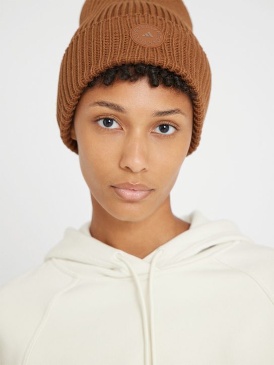 adidas By Stella McCartney: AMSC cotton blend beanie - ワイルドブラウン - women_1 | Luisa Via Roma