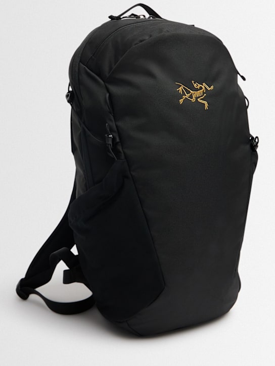 Arc'teryx: 16l Rucksack "Mantis" - men_1 | Luisa Via Roma