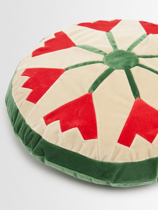 Christina Lundsteen: Daisy cushion - Basil/Tomato - ecraft_1 | Luisa Via Roma