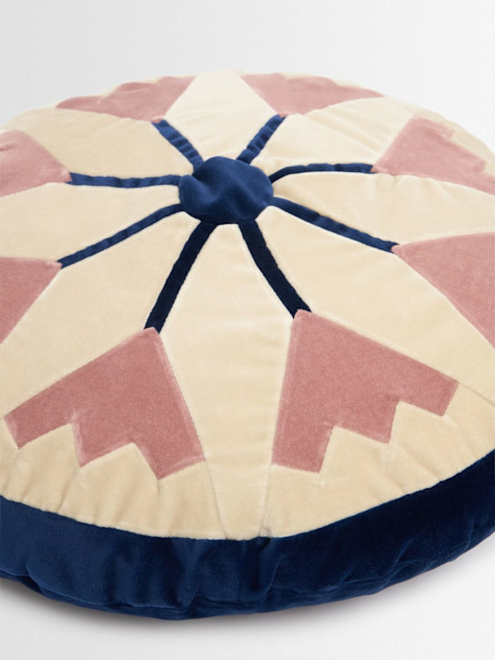 Christina Lundsteen: Daisy cushion - Dark Blue - ecraft_1 | Luisa Via Roma