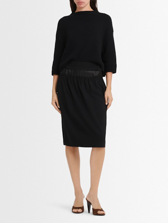 Maison Margiela: Envers satin midi skirt - ブラック - women_1 | Luisa Via Roma