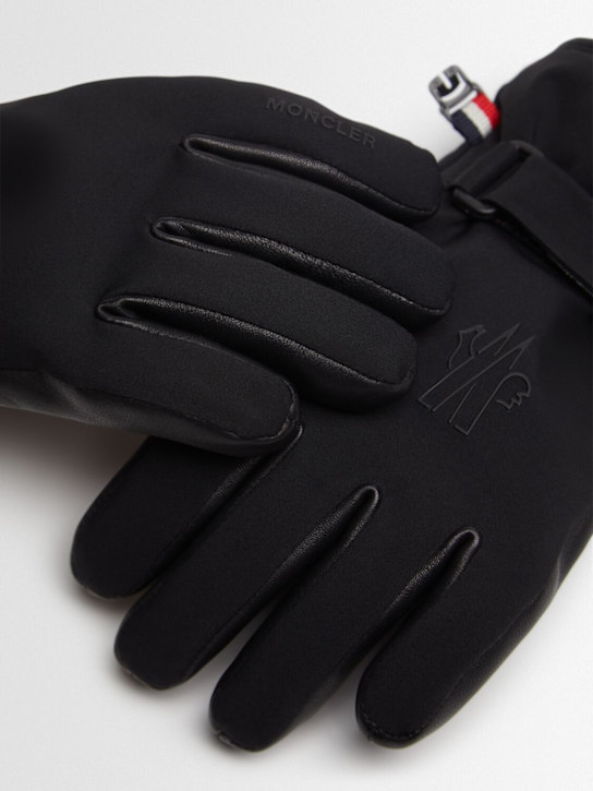 Moncler Grenoble: Logo padded gloves - kids-girls_1 | Luisa Via Roma