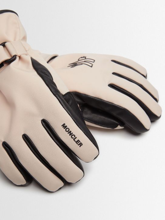 Moncler Grenoble: Logo padded gloves - kids-girls_1 | Luisa Via Roma