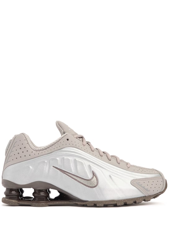 Nike: Sneakers Shox R4 - Cave Stone/Cave - women_0 | Luisa Via Roma